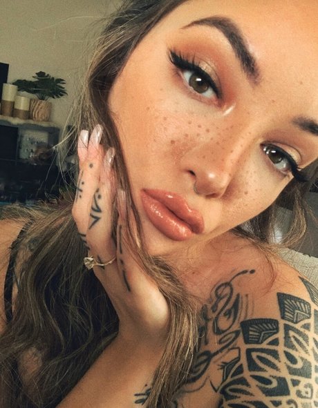 Brittany Zapata pornostar heiße bilder