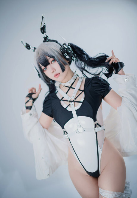 eeelyeee hd nackte fotos