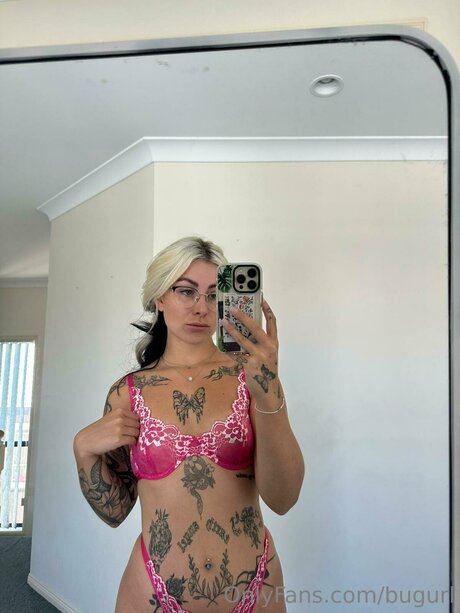 bugurl nacktheit galerien