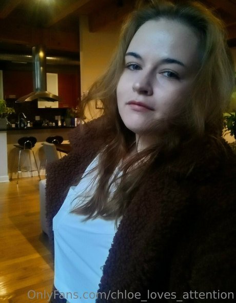 chloe loves attention top sex fotos