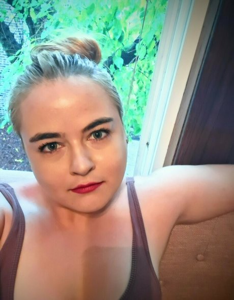 chloe loves attention xxx perfekte bilder