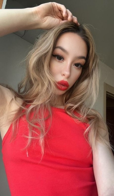 Holy Harlot hd sexy bild