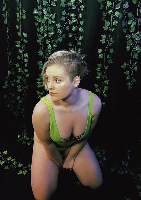 Harmony By Day schauspielerin akt foto