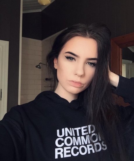 sleppyy schauspielerin akt bilder