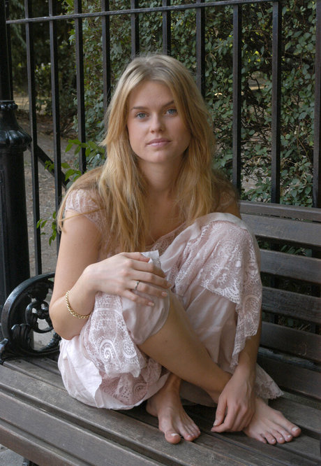 Alice Eve hd nette bild