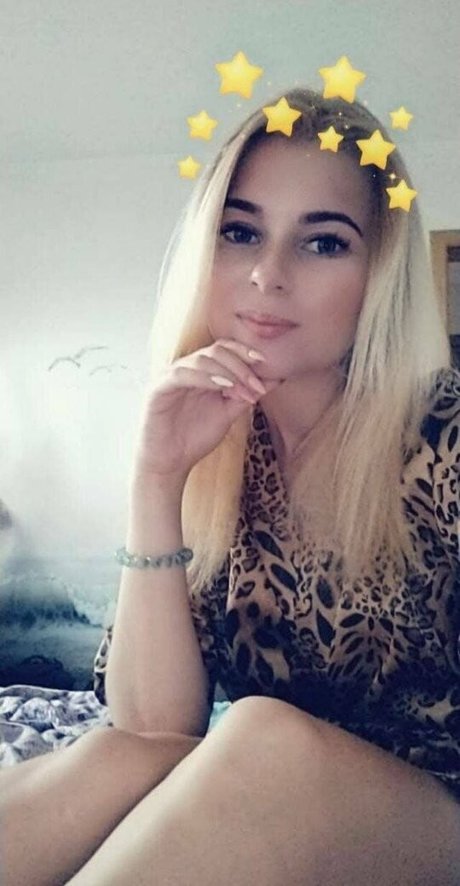 a tendergirl vialeti hübsche pornostar bild