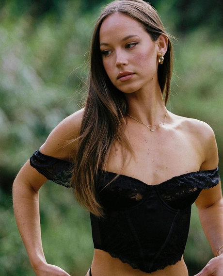 Olivia Mathers kunst sexy bild