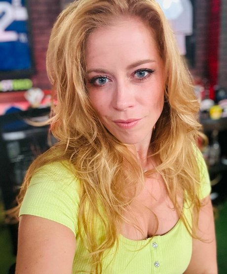 Chrissie Mayr sexy nackte bild