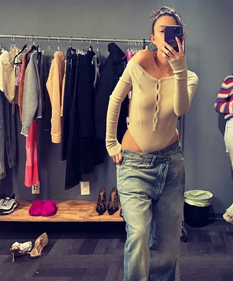 Christian Serratos schöne erotische archiv