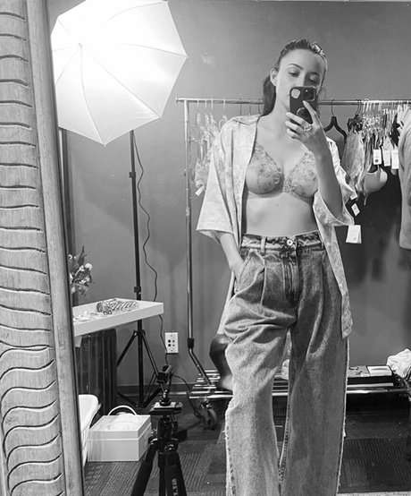 Christian Serratos schauspielerin porno galerien