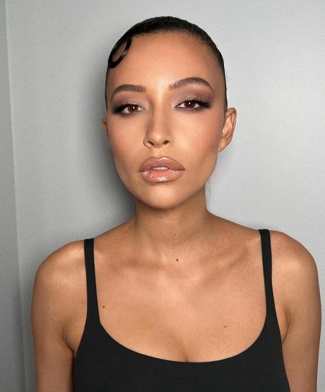 Christian Serratos pornostar beste bilder