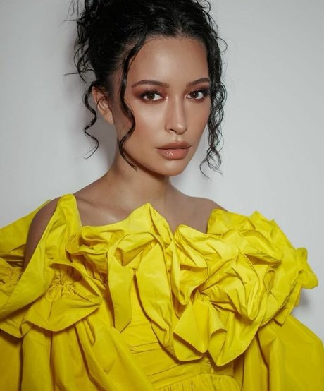 Christian Serratos model kunst fotos