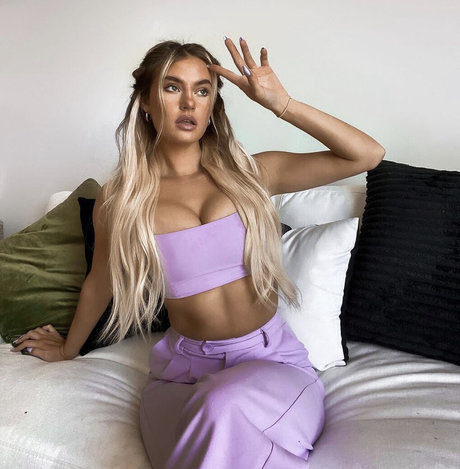 meganajames model erwachsene bild