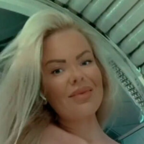 Julia Nyland sexy bild