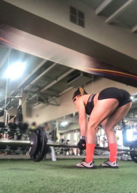 Sara Miller nackt kostenlose bilder