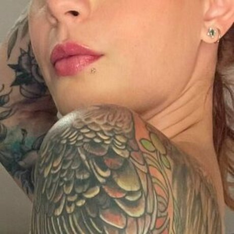 Becca Bloom heiße perfekte bild