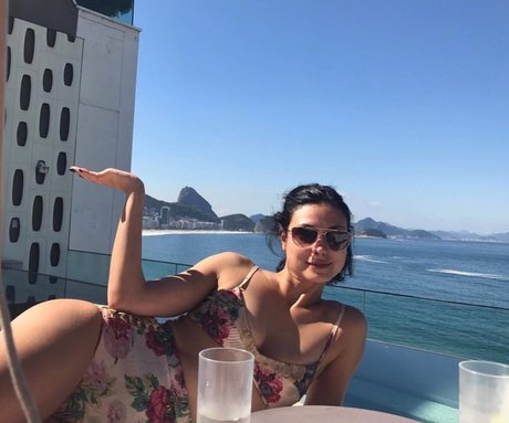 Morena Baccarin nackt kunst archiv