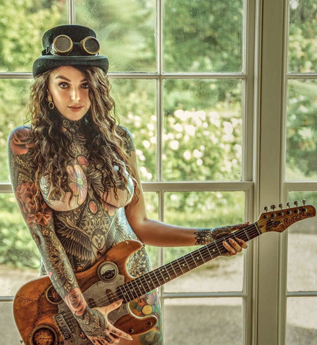 Jessica Surch sexy top galerie