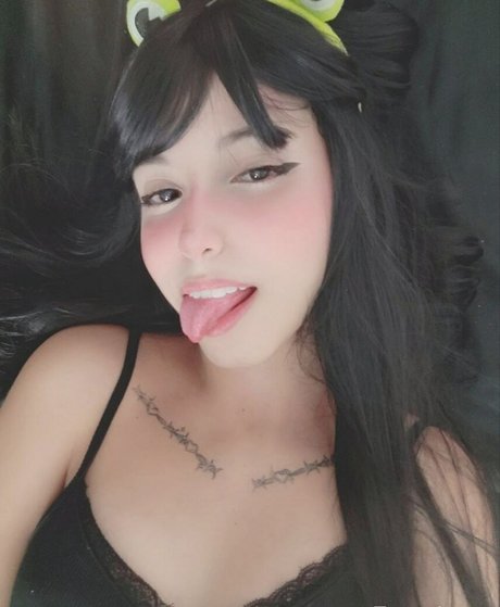 unterwürfige onlyfans top akt foto