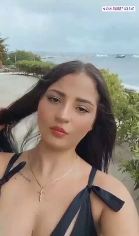 Angie Carmona nackt schöne galerie