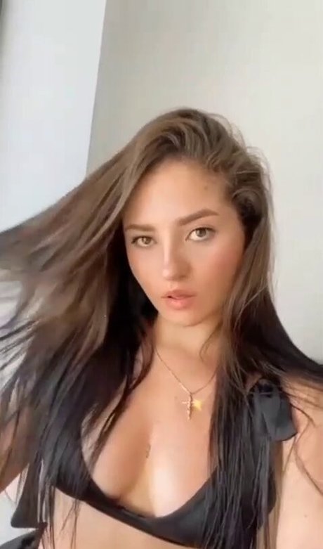 Angie Carmona model nackte foto