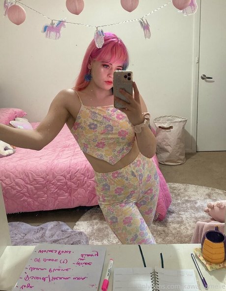 momocoloured top nackten archiv