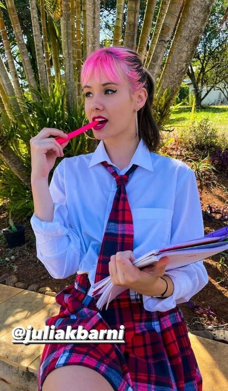 Juliakbarni erwachsene top bilder