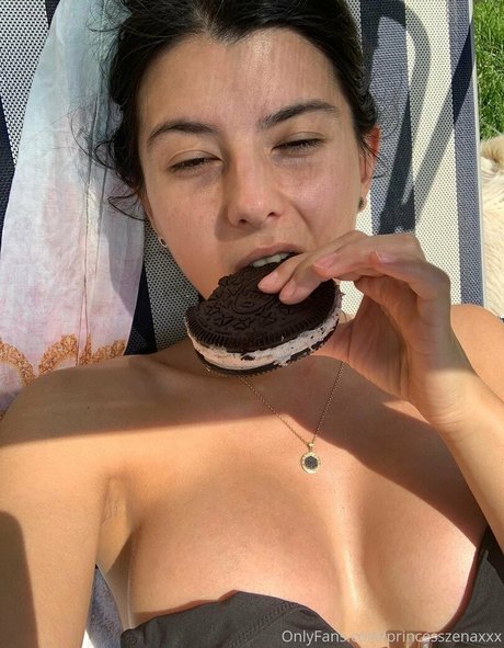 princesszenaxxx pornostar nackt fotos