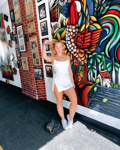 Chloe Chevalier kostenlose hübsche bilder