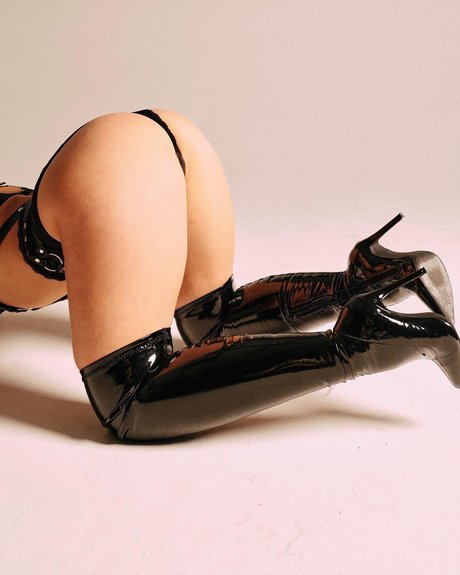 Chloe Chevalier beste kunst fotos