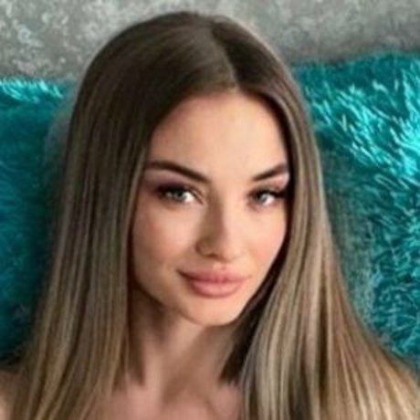 Dirtyelsa hübsche pornostar foto