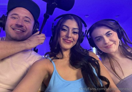 Sophialeonexo nacktheit pornographische bilder