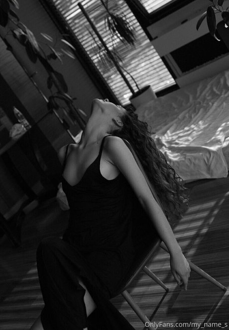 asiatische falsche titten onlyfans kunst nackt foto