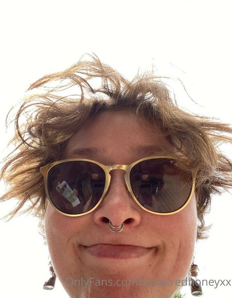 xxsacredhoneyxx model nackte bilder