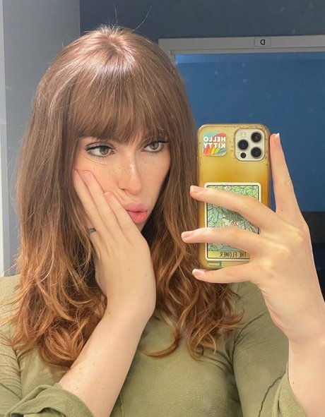 Aria Faye schauspielerin nacktheit galerien