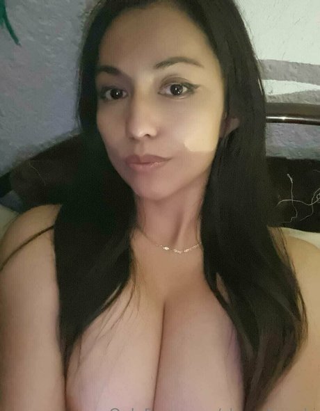 Shana Hazuki exklusive sexy foto