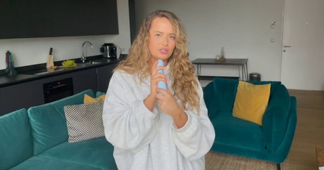 The Girl In Lingerie model pornographische bilder