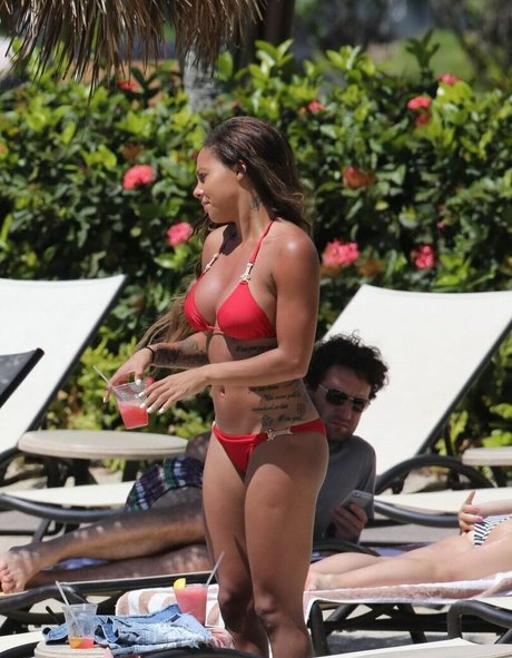 Sydney Leroux top akt bild