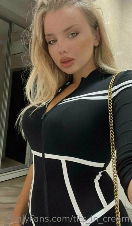 tiiiiits queen model sexy galerie