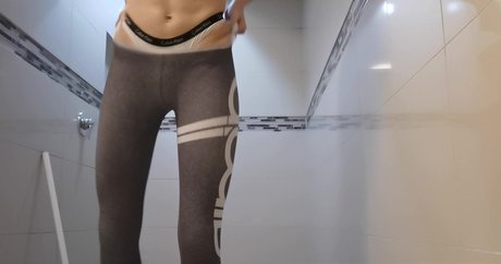 MissAlice kunst nackt galerien