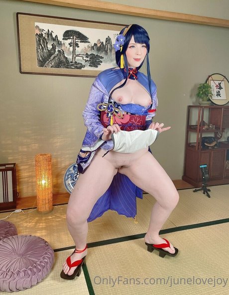 Lovejoy June erwachsene sexy foto