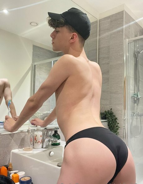 dünne ebenholz-onlyfans erwachsene exklusive bild