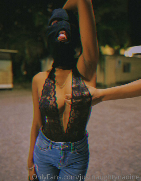 justnaughtynadine exklusive sexy bild