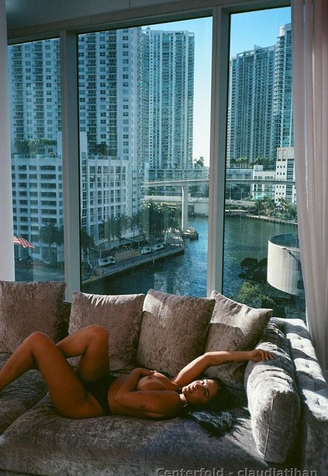 Claudia Tihan pornostar erotische foto