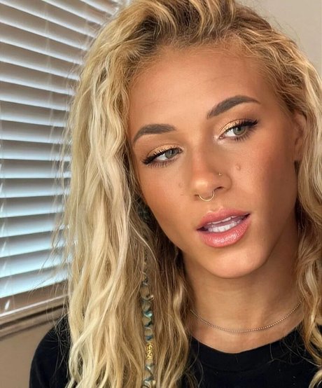 Sol Ruca nackt sexy bilder