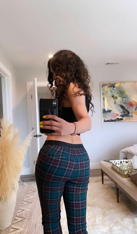 Nadine Velazquez nette bild