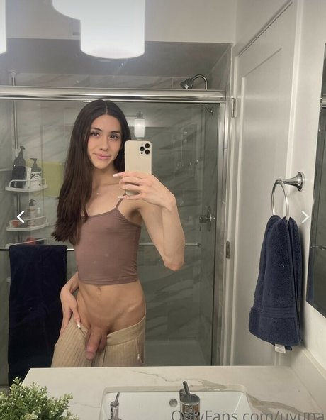 Uyuna schauspielerin nackten foto