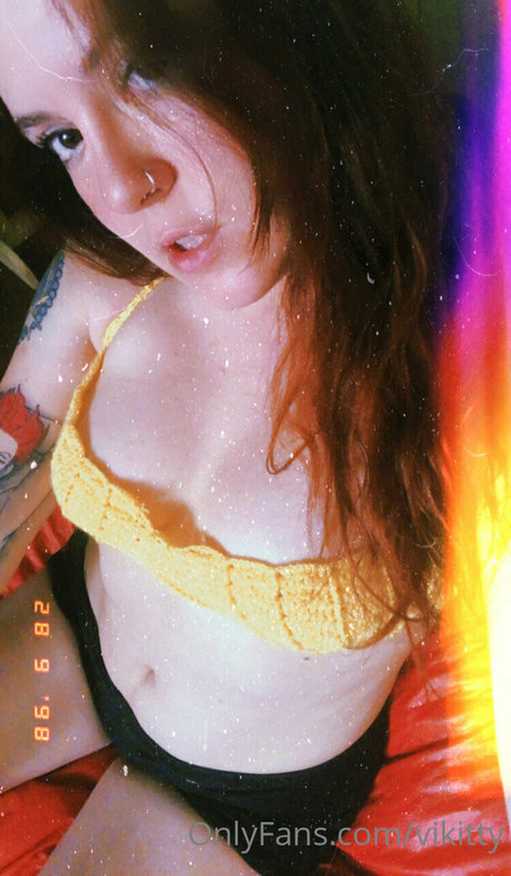 vikitty top sexy foto