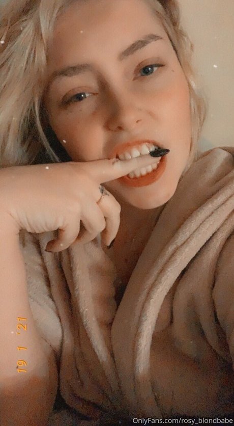 rosy blondbabe model sexy bilder