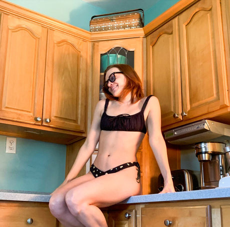 Madeline Brewer kunst nackten bild